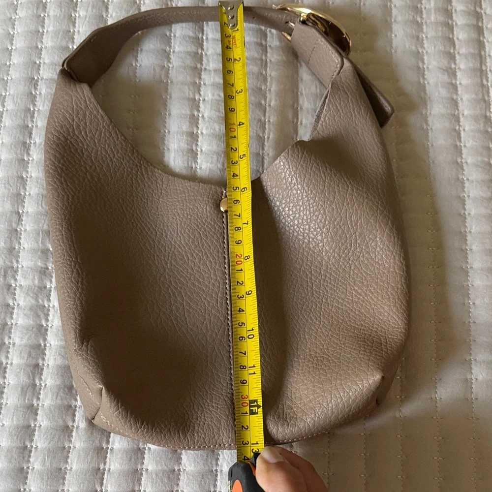 ITALIAN Tan Taupe Beige 100% Leather purse bag gold buckle purchased in Italy 🇮🇹